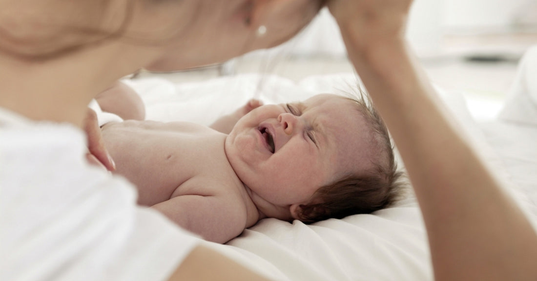 Koliken bei Babys: Windelfrei Abhalten kann Linderung bringen